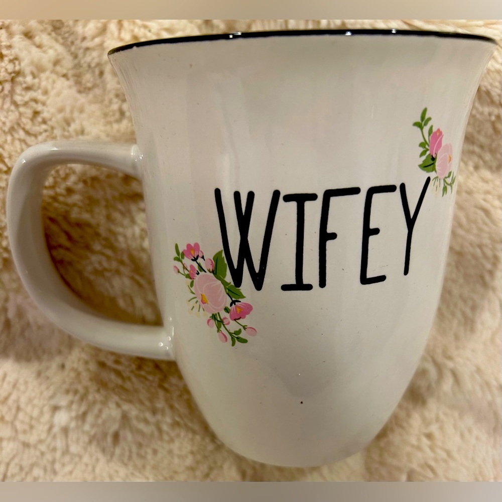 White with flowers Wifey Coffee mug